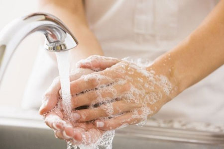 
Rửa tay đúng thời điểm giúp giảm nguy cơ bệnh tật từ 15-50%. Ảnh: Womansday.
