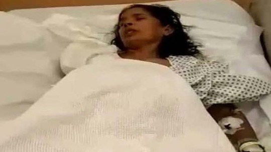 
Bà Kasturi Munirathinam đang được điều trị tại bệnh viện. Ảnh: BBC
