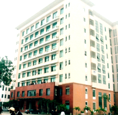
Tòa nhà C2 Đại học Hàng hải, nơi xảy ra vụ sinh viên bị ngã cầu thang máy tử vong.
