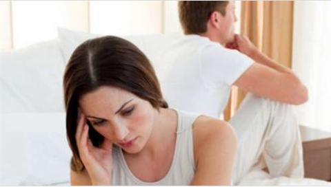 Nhìn thấy hạnh phúc đang tuột khỏi tay mình nhưng tôi cũng chẳng biết làm gì để giữ lại (Ảnh minh họa)