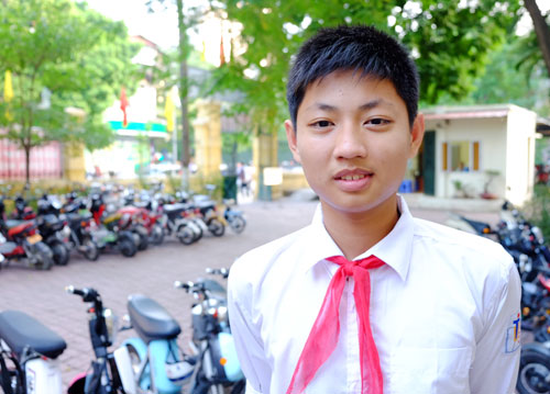 Lương Hoàng Tùng (lớp 9H1 THCS Trưng Vương), học sinh Việt Nam đầu tiên đạt huy chương Vàng giải Vô địch các đội tuyển Toán quốc tế. Ảnh: Quỳnh Trang.