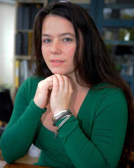 Izzy Barnett đang nỗ lực cai nghiện phim sex. Ảnh: Sunday People