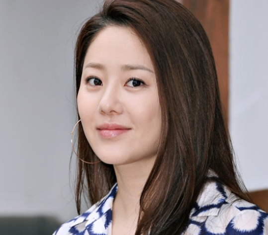 Go Hyun Jung hiện tại đ&atilde; c&oacute; một sự nghiệp ổn định nhưng vẫn c&ocirc; độc.