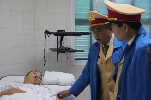 Sức khỏe Thượng uý Nguyễn Quốc Đạt đang hồi phục nhanh.