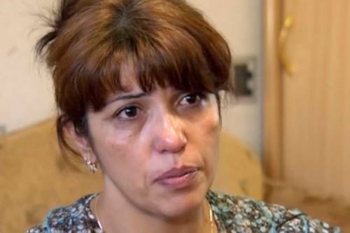 Mẹ của Fatima đau đớn khi kể về cô con gái đã bỏ nhà theo IS. Ảnh: Siberian Times
