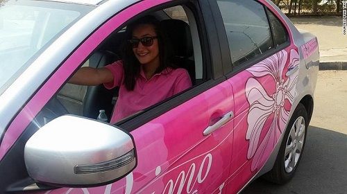 T&agrave;i xế của h&atilde;ng bắt buộc phải c&oacute; bằng đại học, biết n&oacute;i tiếng Anh, v&agrave; c&oacute; &iacute;t nhất hai năm kinh nghiệm l&aacute;i xe ở Cairo. Ảnh:&nbsp;CNN