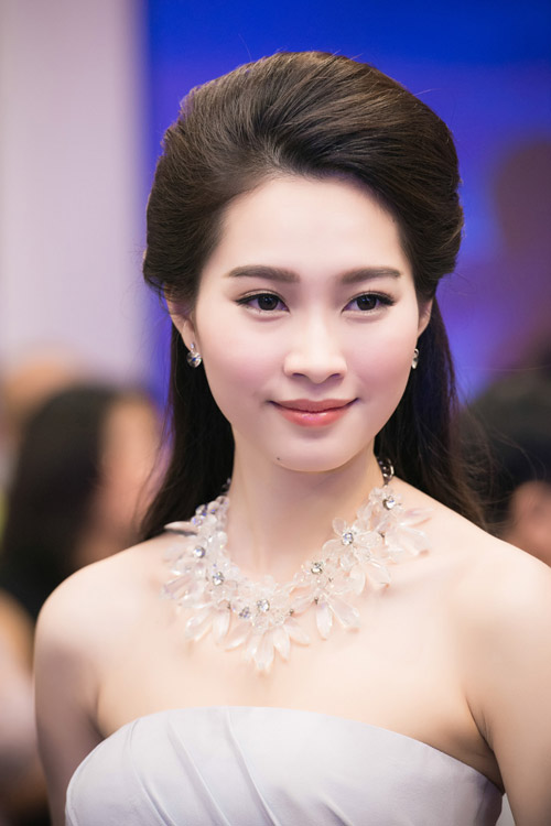Hoa hậu Đặng Thu Thảo là người đẹp hiếm hoi lên tiếng về chuyện này trên trang cá nhân.