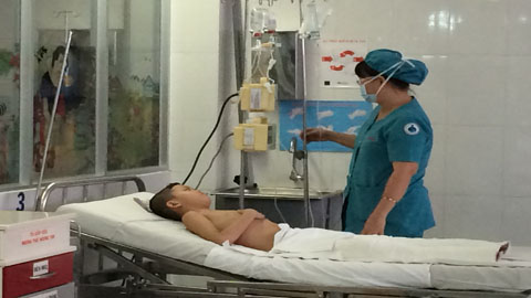 bỏng, ngã vào hố tro, bệnh viện Nhi Đồng