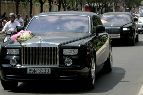 
Siêu xe này đã từng xuất hiện trong đám cưới của nữ MC Quỳnh Chi với con trai nữ đại gia thủy sản Diệu Hiền.
