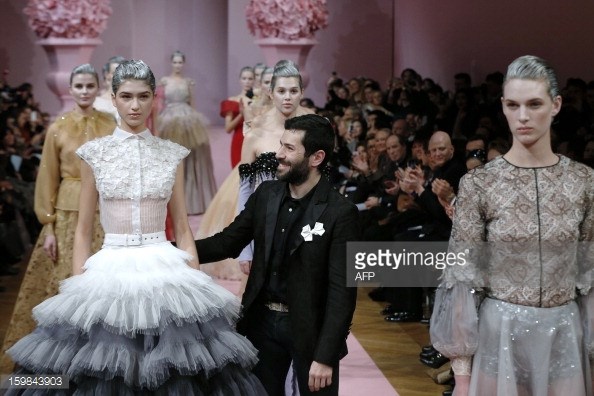 Show diễn của nhà mốt Alexis Mabille tại Paris Fashion Week - Ảnh: AFP