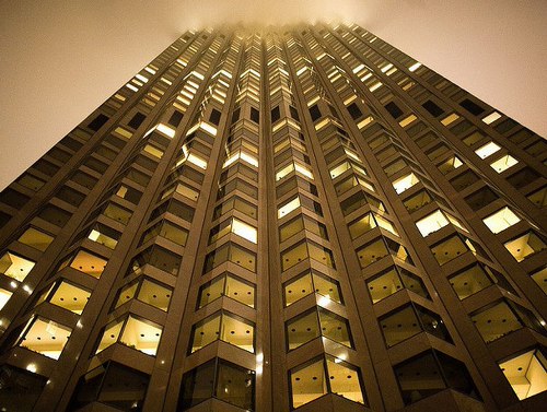 
Những vụ tự tử không rõ nguyên nhân gần đây của các đồng nghiệp tại một số nhà băng danh tiếng ám ảnh giới ngân hàng. Ảnh Thomas Harick chụp tại Ngân hàng Goldman Sachs.
