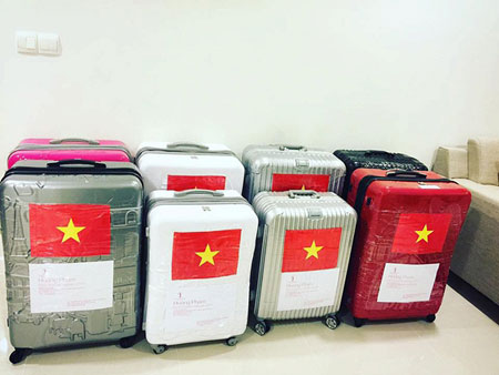 Hành lý Phạm Hương chia sẻ trên trang cá nhân
