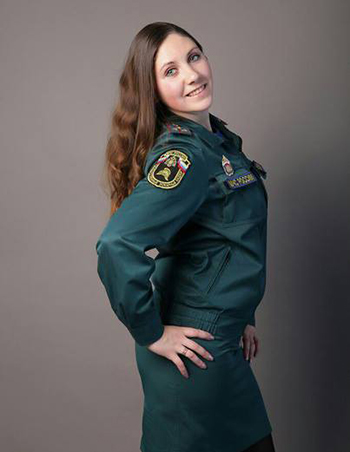 
Elvira trong đồng phục của Bộ Tình trạng Khẩn cấp Nga. Ảnh: KP
