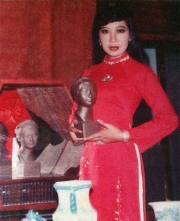 
Bà K.H. (năm 1978), người sở hữu 11 chiếc đồng hồ PP chính hãng. Trong đó có 3 chiếc đã từng là của gia đình Saddam Hussein.
