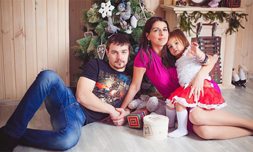 Gia đình của Oksana và Nikita. Ảnh: Twitter