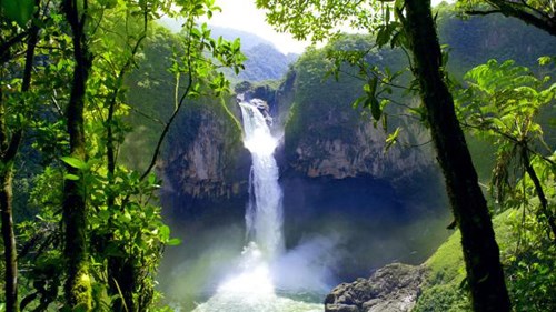 San Rafael, th&aacute;c nước cao nhất ở Ecuador trong khu Dự trữ sinh quyển Unesco Sumaco. Ảnh:&nbsp;BBC.