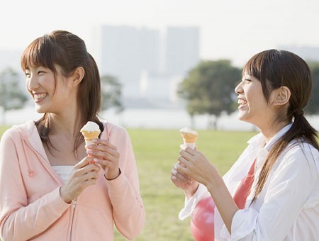 Cơn đau đầu có thể kéo đến sau khi bạn ăn kem.