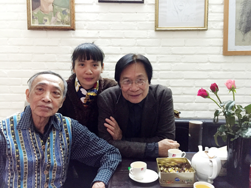 Vợ chồng nhạc sĩ Dương Thụ thăm nhạc sĩ Dương Tường ở Hà Nội trong một ngày gần đây.