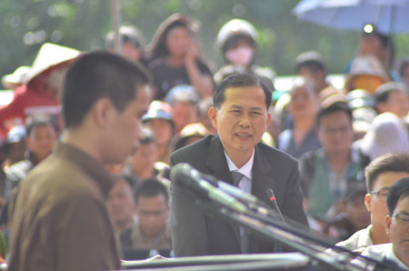 
Luật sư Lê Văn Nam thẩm vấn Vũ Văn Tiến tại phiên tòa sơ thẩm được đưa ra xét xử lưu động vào ngày 17/12
