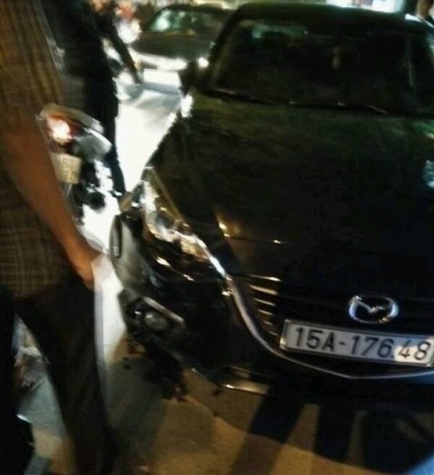 Chiếc xe Mazda gây tai nạn liên hoàn trên đường phố Hải Phòng.