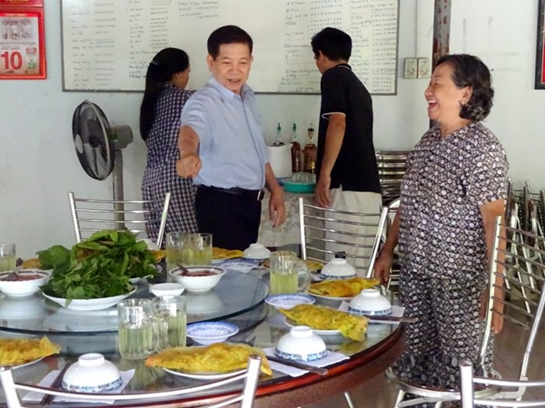 
Bây giờ ông nhà tôi về hưu, chúng tôi mới có nhiều thời gian dành cho nhau, chăm sóc nhau, bà Kim Chi tâm sự.
