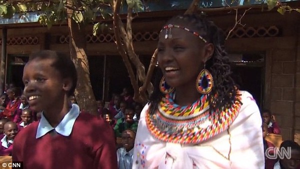 Josephine Kulea trở thành người mẹ thứ hai của hàng trăm cô gái Samburu trẻ.