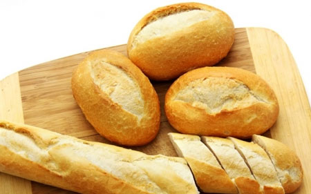 Người bị béo phì cũng không nên ăn nhiều bánh mì, dễ khiến bạn tăng cân thêm.