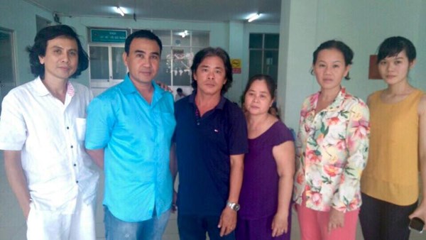 Nghệ sĩ Quyền Linh đã đến Bệnh viện 115 thăm hỏi đồng nghiệp