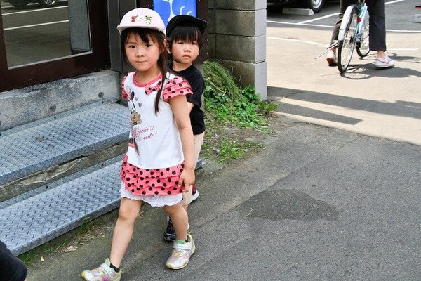 
Bố mẹ ở Nhật thường tin tưởng gửi con vào cuộc hành trình từ khi còn rất nhỏ.
