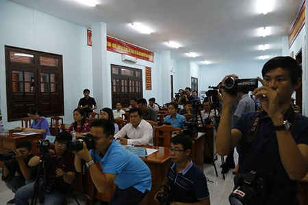 Phóng viên của hơn 30 báo đài cùng về dự họp báo vụ thảm sát ở Bình Phước