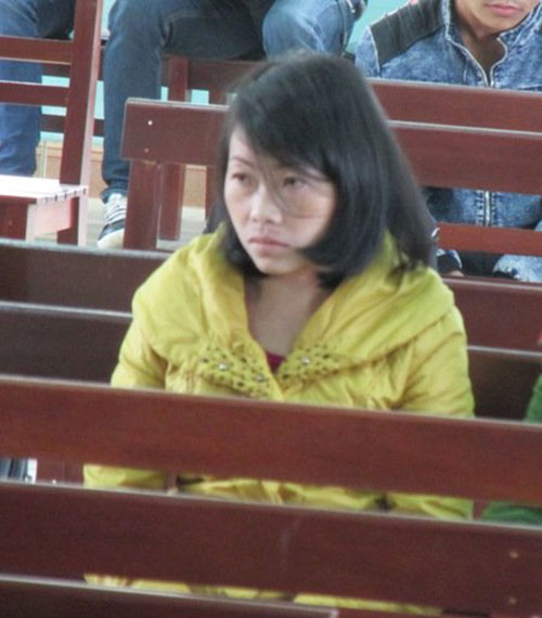 Bị cáo Giàng Thị Sua (vợ Tàng).