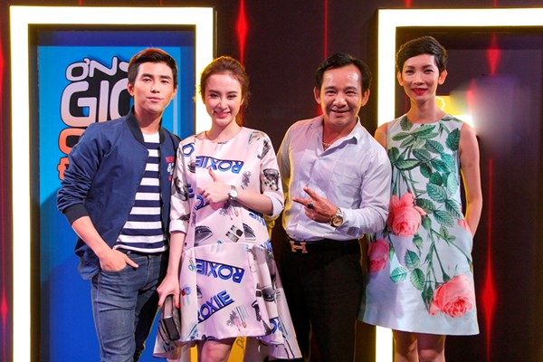 Bốn khách mời của tập đầu tiên gồm: Will (nhóm 365), Angela Phương Trinh, Quang Tèo và Xuân Lan