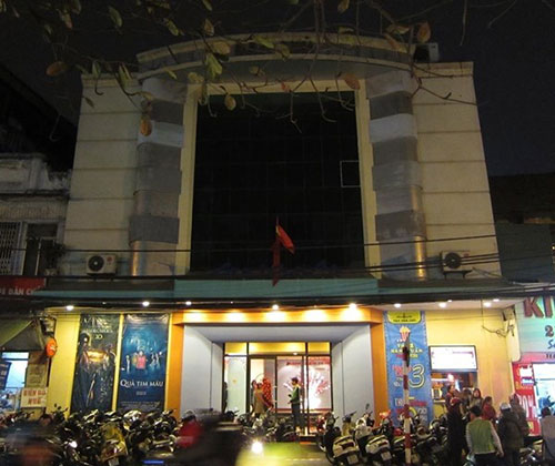 Rạp Dân Chủ là một trong những rạp chiếu phim lâu đời nhất của thủ đô Hà Nội - (Ảnh: Internet)