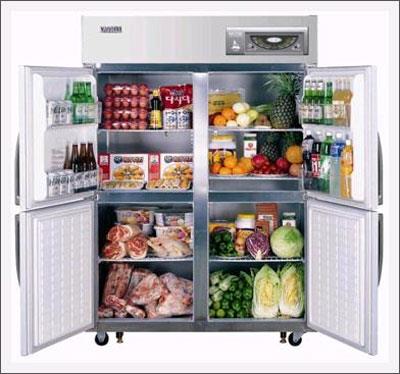 
Đồ ăn chất đầy trong tủ lạnh là biểu hiện của sự đủ đầy.
