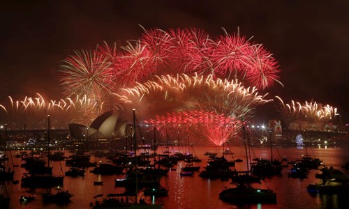
Đúng thời khắc giao thừa 2016, khu vực Nhà hát Opera ở Sydney bừng sáng trong pháo hoa - Ảnh: Reuters
