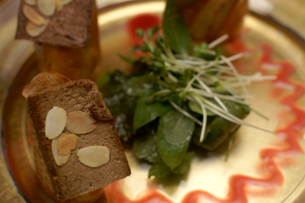 C&oacute; thể gọi theo set, gi&aacute; bữa ăn cho một người khoảng từ 300.000 đồng.