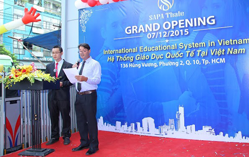 Ông Wishy - Giám đốc Hệ thống giáo dục quốc tế phát biểu trong lễ khai trương.