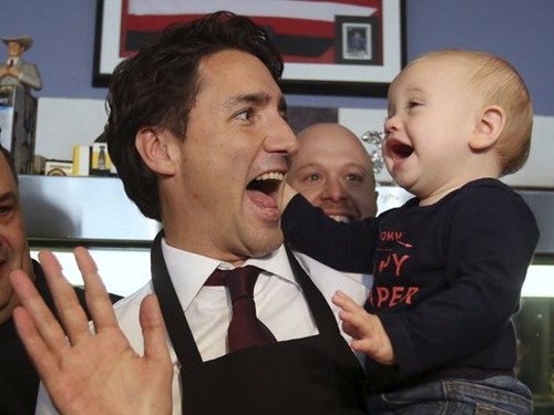 
Tân Thủ tướng Justin Trudeau hạnh phúc bên gia đình.
