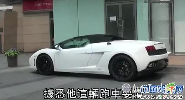 Tài tử này sở hữu siêu xe Lamborghini trị giá tới 5 triệu Nhân dân tệ (17 tỷ đồng) màu trắng.
