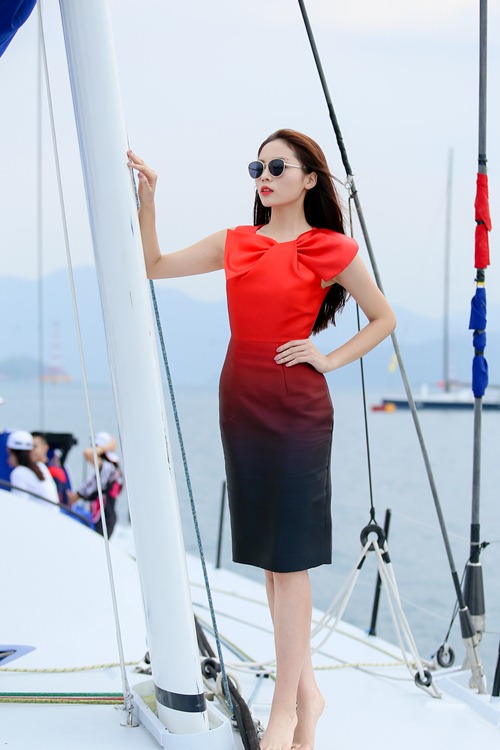 Hoa hậu Việt Nam 2014 ngày càng ăn mặc xinh đẹp và thanh lịch hơn.