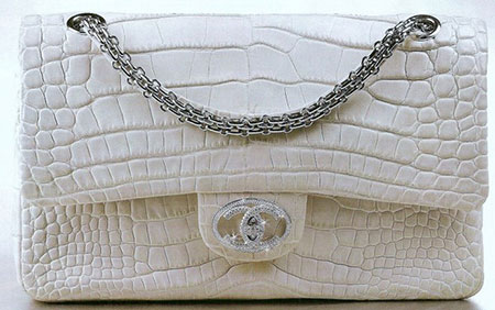 Chiếc Chanel Diamond Forever Classic trị giá 261.000 USD.
