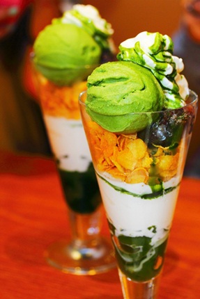 Thành phần chính của món Parfait Nhật Bản là những viên kem trà xanh đặc trưng