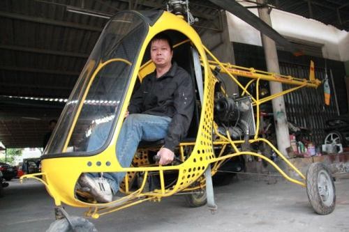Chiếc trực thăng do anh Thắng chế tạo ngày đưa ra thử bay.