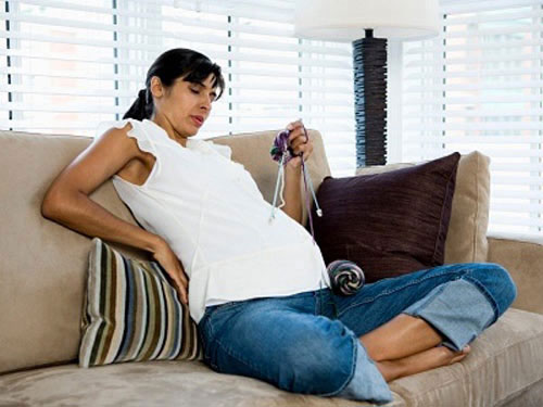 Với thai phụ, điều trị bệnh thoát vị đĩa đệm cần thận trọng (ảnh minh họa).