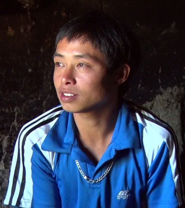 Tẩn Páo Lụa ở xã Tả Phìn năm nay 25 tuổi nhưng đã là cha của 3 đứa trẻ.