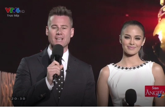 
Hai MC của đêm chung kết, Tim Vincent và Hoa hậu Thế giới 2013 Megan Young.
