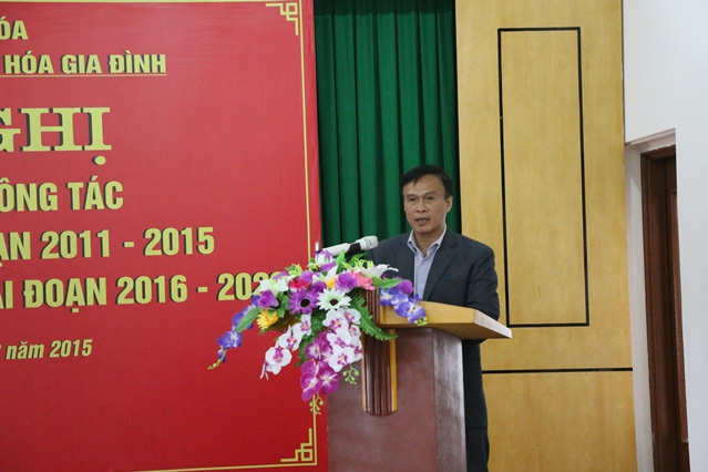 Ông Hồ Chí Hùng, Phó Tổng Cục trưởng Tổng cục Dân số-KHHGĐ phát biểu tại hội nghị