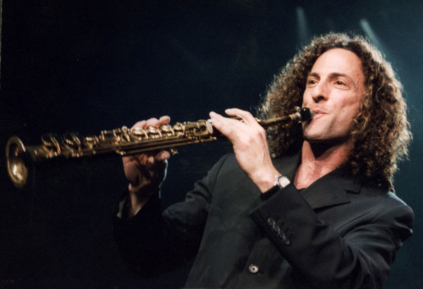 
Kenny G đã làm lay động hàng triệu trái tim người yêu nhạc trên toàn cầu trong suốt hơn 30 năm qua. Ông là nghệ sỹ nhạc khí duy nhất đoạt giải Grammy với tác phẩm Forever In Love năm 1994 và cũng là nghệ sỹ duy nhất trên thế giới được ghi vào sách kỷ lục Guinness bằng việc chơi một nốt lâu nhất bằng saxophone trong 45 phút 47 giây. Kenny G cũng là nghệ sỹ nhạc khí duy nhất có nhiều tác phẩm phối hợp rất thành công với những ngôi sao hàng đầu thế giới như Andrea Bocelli, Whitney Houston, Celine Dion, Toni Braxton…
