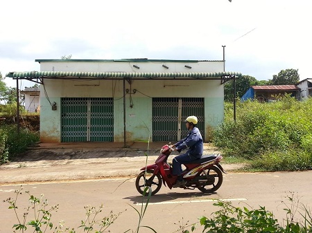 Khu nhà trọ nơi 3 công nhân bị truy sát trong đêm ở Đak RLấp (tỉnh Đak Nông).