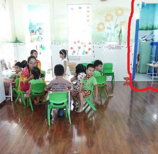
Chị Hương cho biết, khu vực đánh dấu đỏ là nơi cháu A bị cô giáo đưa vào để phạt do không có camera.
